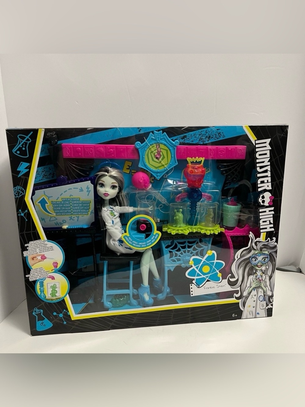 MONSTER HIGH Doll Skulltimate Science Class Frankie Stein NRFB 2015 NWT toy